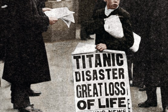 Newspaper boy with news of the Titanic disaster, 14 April 1912